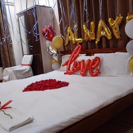 Vinee'S Kitchen And Motel Koynanagar 외부 사진