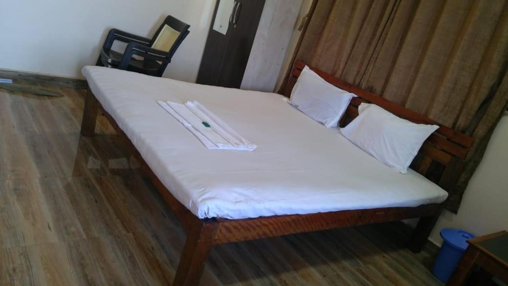 Vinee'S Kitchen And Motel Koynanagar 외부 사진