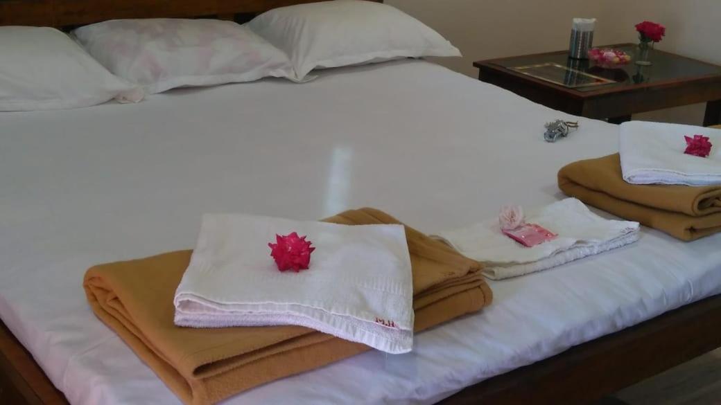 Vinee'S Kitchen And Motel Koynanagar 외부 사진
