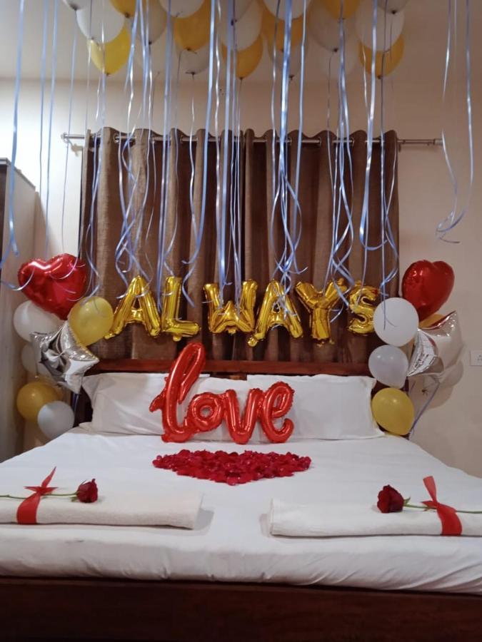 Vinee'S Kitchen And Motel Koynanagar 외부 사진